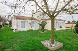 GRANDE MAISON FAMILIALE A YVES LES BOUCHOLEURS, PROCHE CHATELAILLON-PLAGE