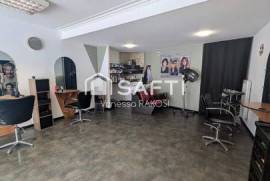 SALON DE COIFFURE DE 90 M² ENTRE SAINT JEAN D'ANGELY ET COGNAC