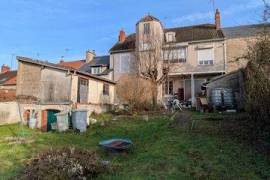 Vierzon - Bien à fort potentiel - Emplacement idéal
