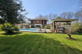 Villa 4 chambres / piscine / garage