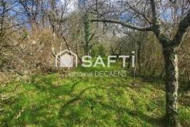 Terrain constructible de 1800m2 avec cave troglodyte