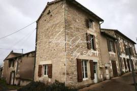 Maison de bourg atypique et charmante