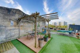 Rare sur le secteur : appartement avec immense terrasse de 100 m²