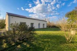 Séjour lumineux et grand terrain constructible