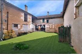Maison à rénover avec jardin et dépendances - 160m² - Vergt
