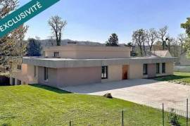Propriété hors norme au style contemporain
