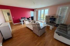 Appartement T5 avec balcon.