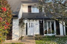 Maison individuelle, en impasse, proche du bois de Maurepas, T7, de 160 m2, avec grands volumes , et jardin spacieux!