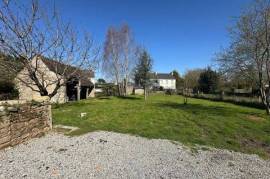 TERRAIN DE 708 M² CONSTRUCTIBLE NON VIABILISÉ ( raccordement à proximité avec tout à l'égout )