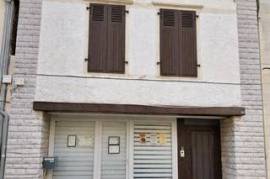 Immeuble à rénover, 230m2, 3 logements et local commercial