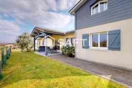 Charmante maison familiale avec de beaux volumes.