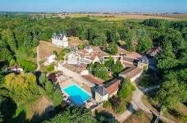 Châteaux des XVI et XIX? siècles – Élégance, prestige & potentiel exceptionnel
