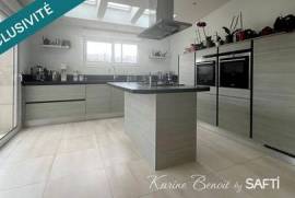 Coeur de ville, belle maison familliale contemporaine , avec une cuisine de rêve !
