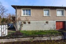 Maison mitoyenne T5 – 105 m² – 464 m² de terrain – Une belle opportunité à révéler