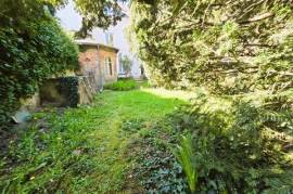 Appartement 3 pièces + jardin privatif 250 m² + dépendances 40 m²