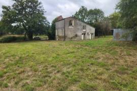 Etagnac - House to renovate, building plot and land for sale