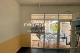 Murs commerciaux 25m² env + 2 terrasses 2 entrées