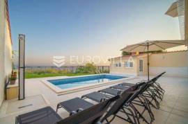 Split, Pazdigrad, unique three-room apartment for long-term rent in a great location