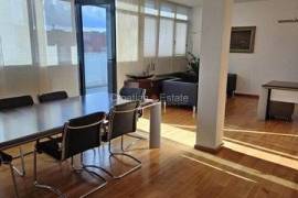 Grad – Business premises in great location, with parking, for rent