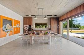 Split - surroundings, unusual villa with swimming pool and tennis court - long-term rental
