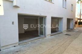 Novalja, Center, Street premises 39m2 and 49m2 in an excellent location