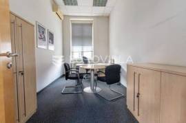 Požega, Trg sv.Trojstva, furnished business offices 110 m²