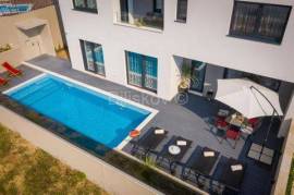 Rent Podstrana luxury pool 4 bedrooms