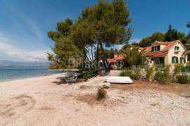 For rent, beautiful house, Mirca, island of Brač, first row to the sea