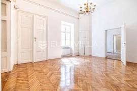 Zagreb, Upper Town, business premises 67 m², with outdoor parking space