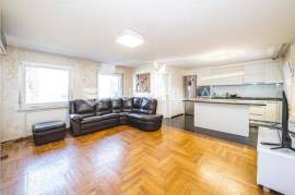Family house 160 m², on two floors with a yard and a garage