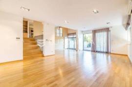 Zagreb, Pantovčak, luxurious three-room apartment, 230 m², with garden and parking