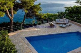BRAČ, VILLA WITH POOL, FIRST ROW TO THE SEA