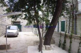 TOP LOCATION! OLD STONE HOUSE WITH PARKING IN THE CENTER OF SPLIT