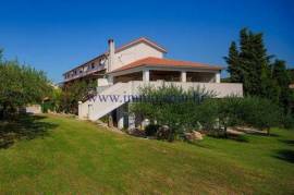 VILLA WITH BIG GARDEN ON THE ISLAND OF HVAR!