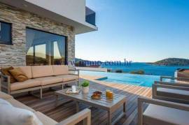 SCHÖNE LUXUSVILLA MIT MEERBLICK IN DER NÄHE VON ROGOZNICA