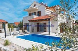 ATTRAKTIVES VILLA BEI ŠIBENIK
