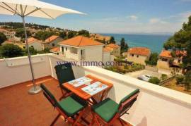 BRAČ ISLAND, VILLA WITH SIX APARTMENTS, 70 M FROM THE SEA