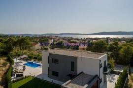 FANTASTIC VILLA WITH POOL AND SEA VIEW