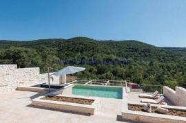 GORGEOUS ANTIQUE STONE VILLA WITH SEA VIEW