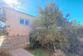 FAMILY HOUSE IN THE FIRST ROW TO THE SEA - UGLJAN, UGLJAN ISLAND