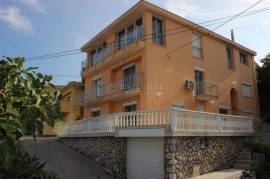 KRK, VRBNIK - SCHÖNE APARTMENTVILLA IN DER ERSTEN REIHE ZUM MEER