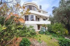 Island of Krk, City of Krk, extraordinary house in the first row to the sea NKP 260 m2