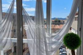 Zadar, Branimirova obala, three-room apartment with a sea view