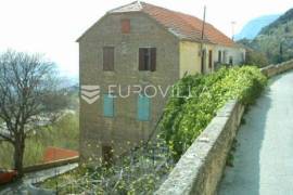 Klis, two bedroom apartment with panoramic view in the old part