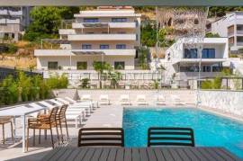 Omiš, luxurious residential building with a swimming pool and a beautiful view of the sea