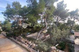 Hvar, Sv. Nedjelja, attractive building plot of 455 m2, 75 m from the sea.