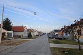 Čepin, Center, two houses in a row on a plot of 2679 m2, exit to two streets