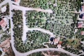 Supetar, building land