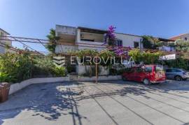 Supetar, apartment house near the sea