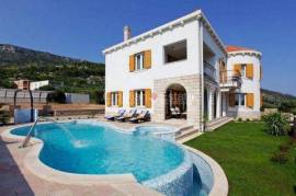 Villa with pool and sea view, for sale